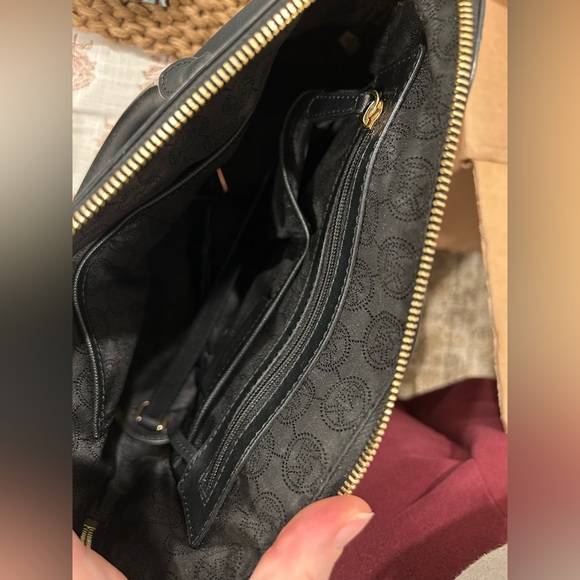 Michael Kors Cindy Dome LG Satchel Black & Gold Saffiano Leather - Picture 8 of 12